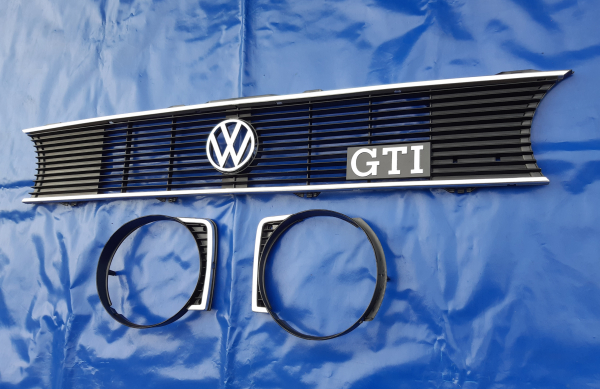 Chromgrill mit originalen Mittelteil +VW Emblem + GTI Zeichen