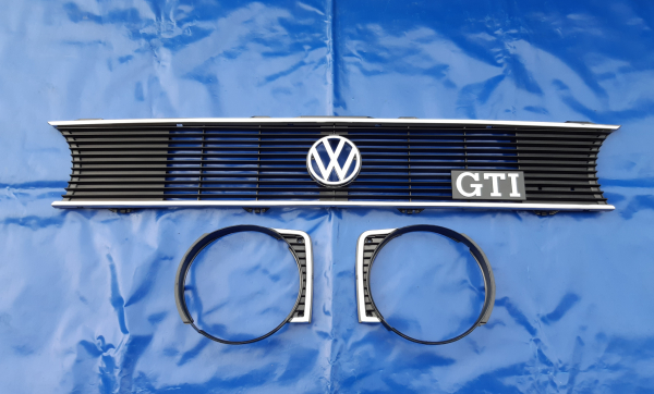 Chromgrill mit originalen Mittelteil +VW Emblem + GTI Zeichen