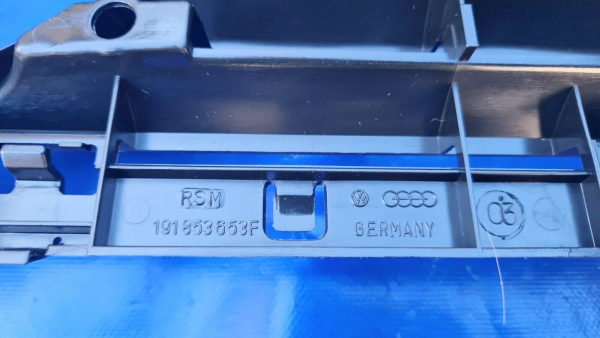 GTI VW Golf 2 Doppelscheinwerfergrill mit schwarzem Emblem Originalteil