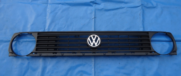 Grill VW Golf 2 mit Chromemblem