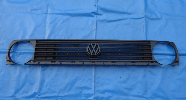 Grill VW Golf 2 mit schwarzen Emblem