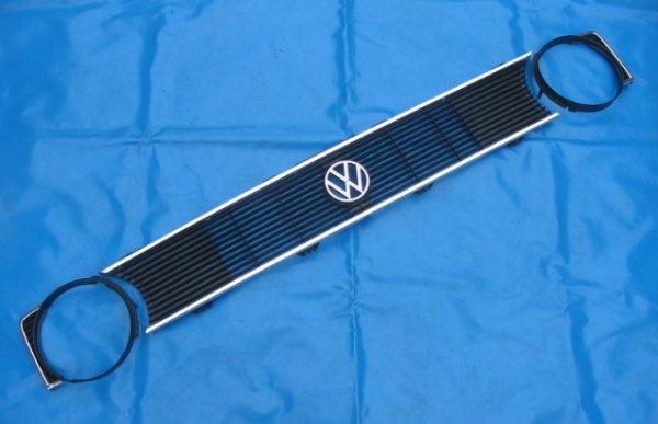 Chromgrill VW Golf 1 mit Emblem